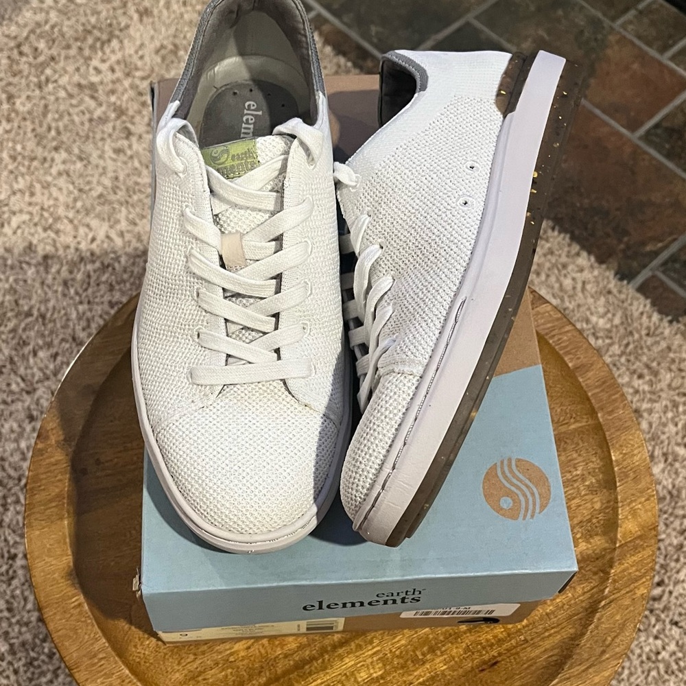 NWB Men’s Earth Elements Shoes